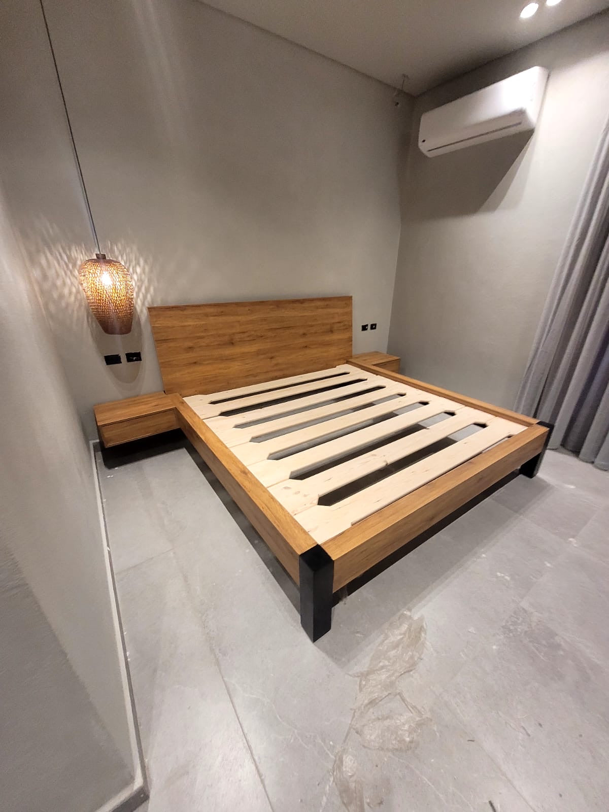 Modern bed + 2 commodes - BS5